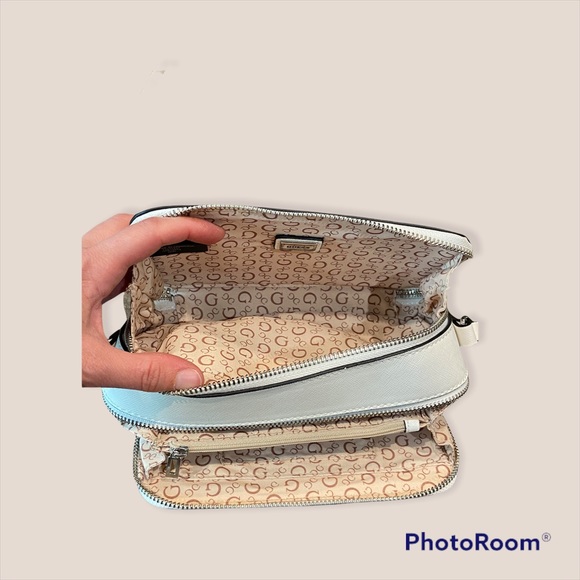 Guess camera crossbody bag - Picture 5 of 10